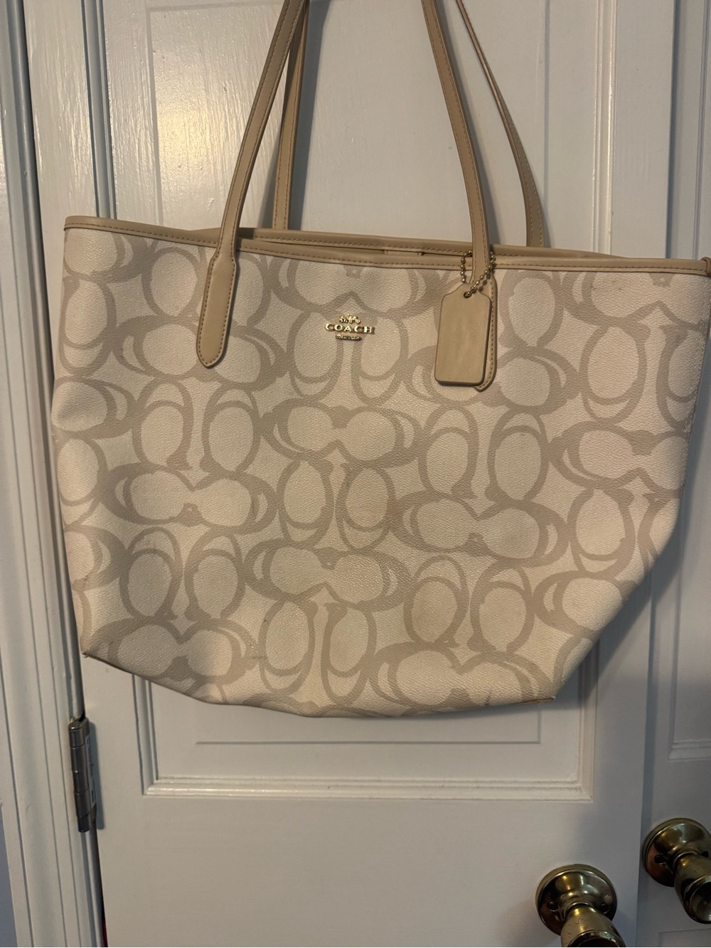 Gorgeous Elegant Statement Bag - Coach City Tote Signature Canvas Chalk Cream